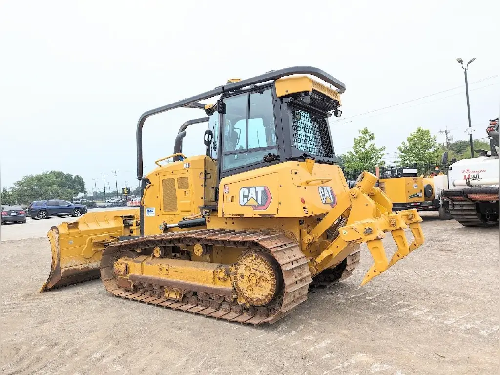 بلدوزر CATERPILLAR للبيع في القاهرة, CATERPILLAR D6R موديل 2020 تواجد القاهرة, أفضل موقع لبيع الشاحنات والمعدات الثقيلة في مصر