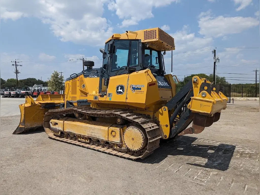 DEERE bulldozer for sale in Cairo, DEERE 750K model 2020 available in Cairo, the best site for selling trucks and heavy equipment in Egypt