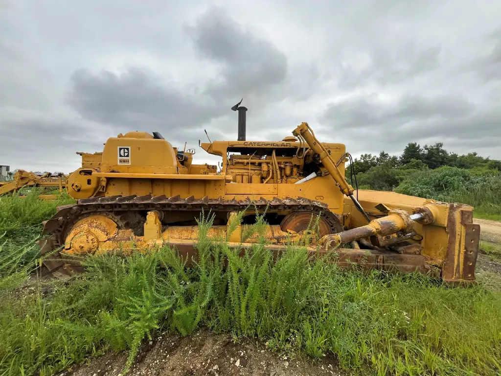 CATERPILLAR Bulldozer for sale in Cairo, CATERPILLAR D8Hs model 1962 located in Cairo, the best site for selling trucks and heavy equipment in Egypt
