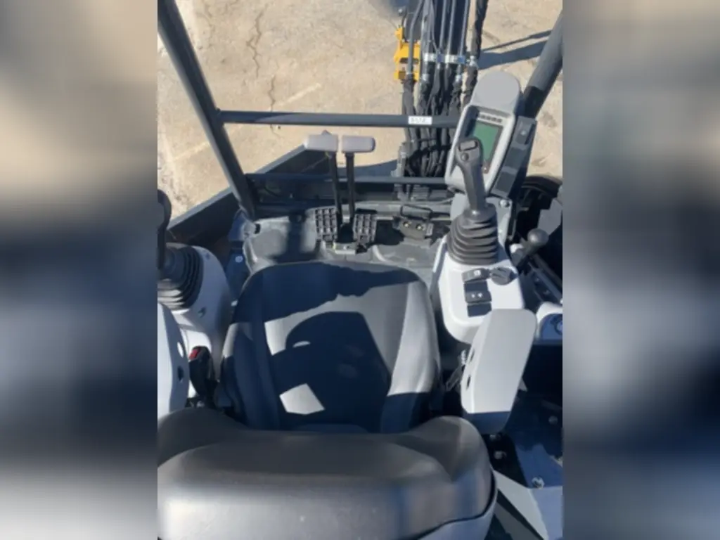 Deere excavator for sale in Cairo, Deere 35 model 2020 available in Cairo, the best site for selling trucks and heavy equipment in Egypt