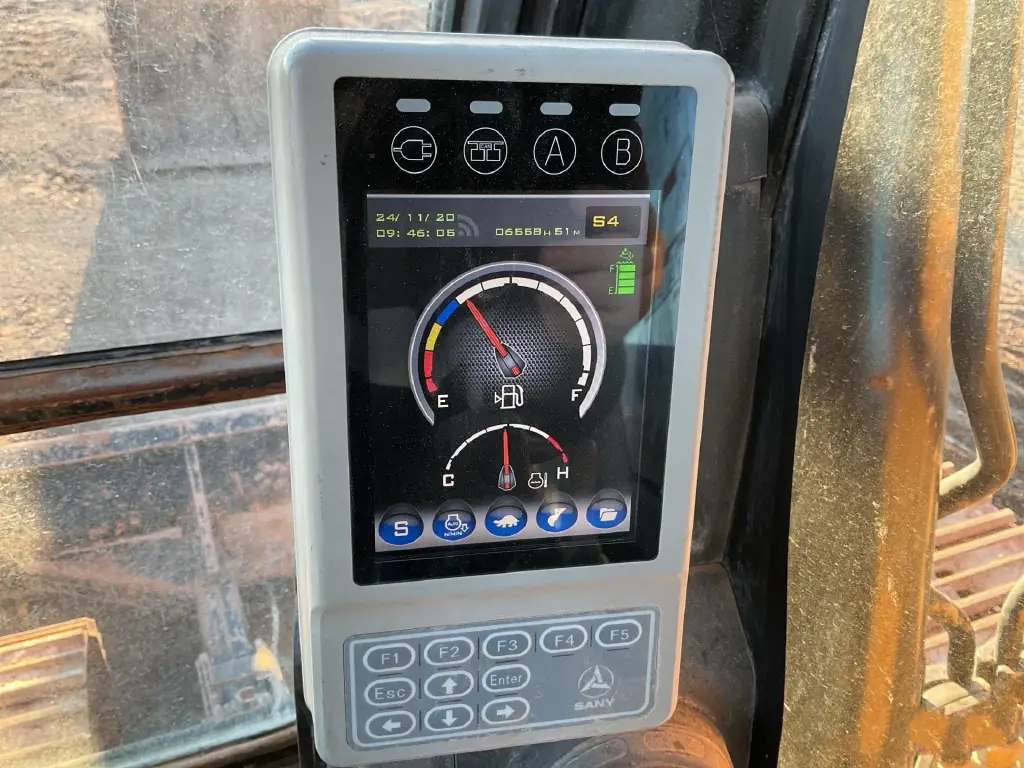 حفار SANY للبيع في القاهرة, SANY SY135Cs موديل 2019 تواجد القاهرة, أفضل موقع لبيع الشاحنات والمعدات الثقيلة في مصر