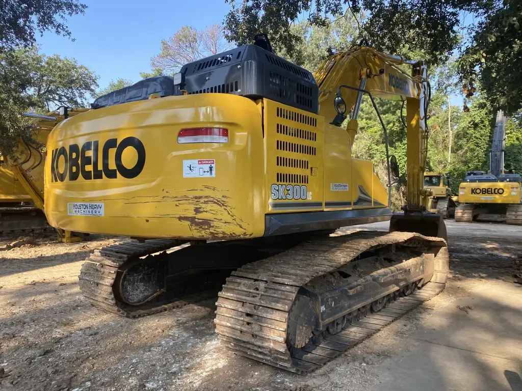 KOBELCO excavator for sale in Cairo, KOBELCO 349FLs, 2018 model, located in Cairo. The best site for selling trucks and heavy equipment in Egypt.