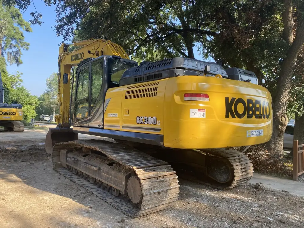 KOBELCO excavator for sale in Cairo, KOBELCO 349FLs, 2018 model, located in Cairo. The best site for selling trucks and heavy equipment in Egypt.