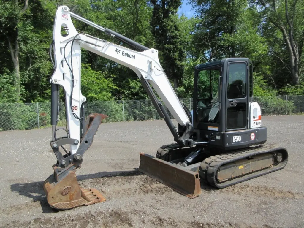 BOBCAT Excavator for sale in Mansoura, BOBCAT E50 model 2017 located in Mansoura, the best site for selling trucks and heavy equipment in Egypt