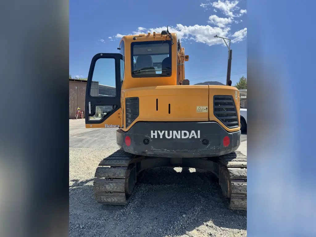 Hyundai excavator for sale in Mansoura, Hyundai 80CR, 2018 model, located in Mansoura. The best site for selling trucks and heavy equipment in Egypt.