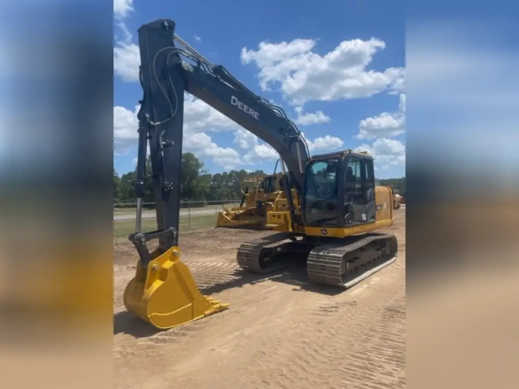 حفار DEERE للبيع في المنصورة, DEERE 130 موديل 2023 تواجد المنصورة, أفضل موقع لبيع الشاحنات والمعدات الثقيلة في مصر