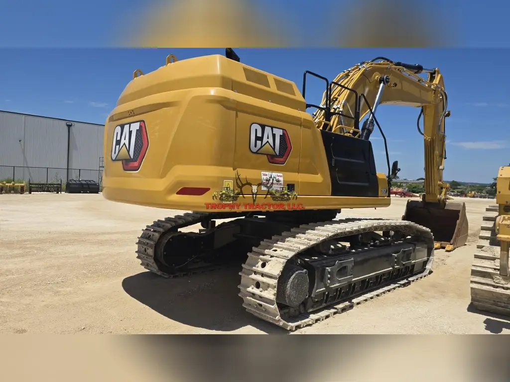 حفار CATERPILLAR للبيع في المنصورة, CATERPILLAR 352s موديل 2023 تواجد المنصورة, أفضل موقع لبيع الشاحنات والمعدات الثقيلة في مصر
