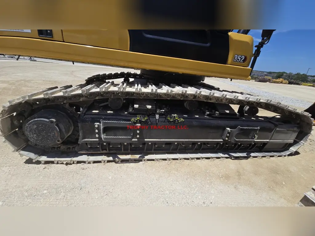 حفار CATERPILLAR للبيع في المنصورة, CATERPILLAR 352s موديل 2023 تواجد المنصورة, أفضل موقع لبيع الشاحنات والمعدات الثقيلة في مصر