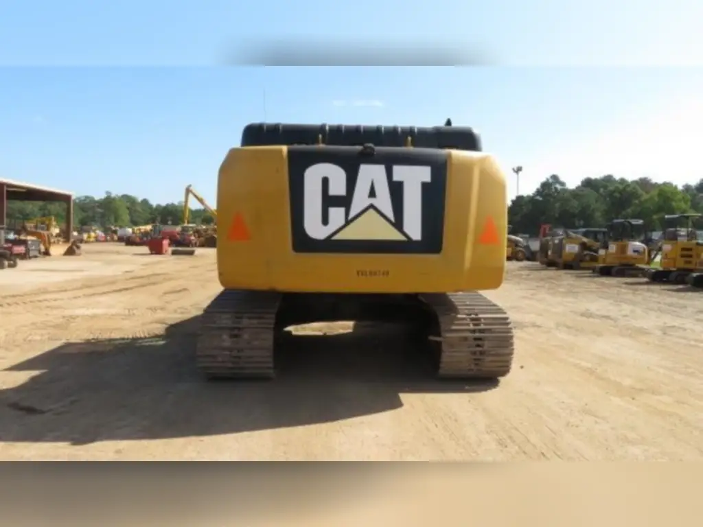 حفار CATERPILLAR للبيع في المنصورة, CATERPILLAR 326FLs موديل 2016 تواجد المنصورة, أفضل موقع لبيع الشاحنات والمعدات الثقيلة في مصر