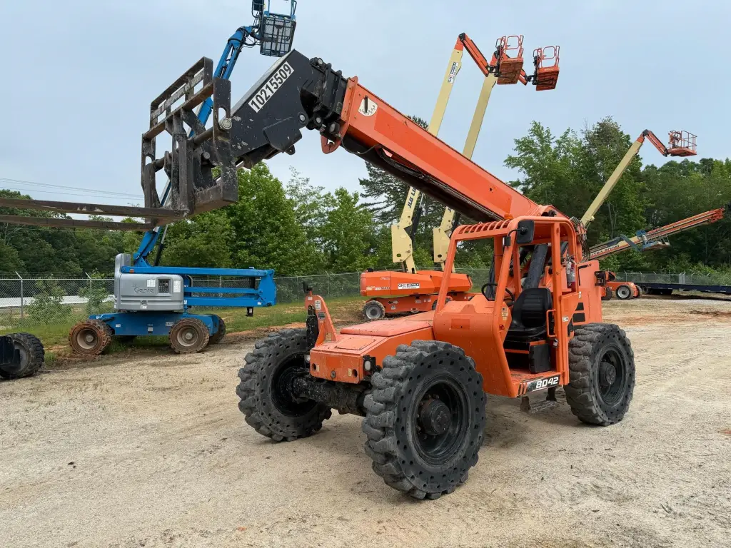 SKY telescopic crane for sale in Cairo, model SKY 8042s 2017, available in Cairo, the best site for selling trucks and heavy equipment in Egypt