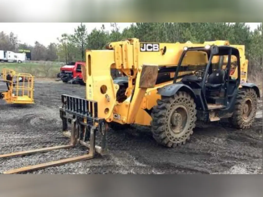 JCB telescopic crane for sale in Cairo, JCB 510 model 2020 located in Giza, the best site for selling trucks and heavy equipment in Egypt