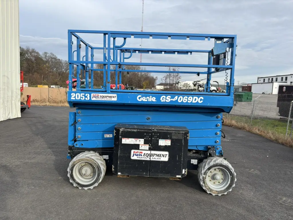رافعة مقصية GENIE للبيع في القاهرة, GENIE GS4069DCs موديل 2016 تواجد الجيزة, أفضل موقع لبيع الشاحنات والمعدات الثقيلة في مصر