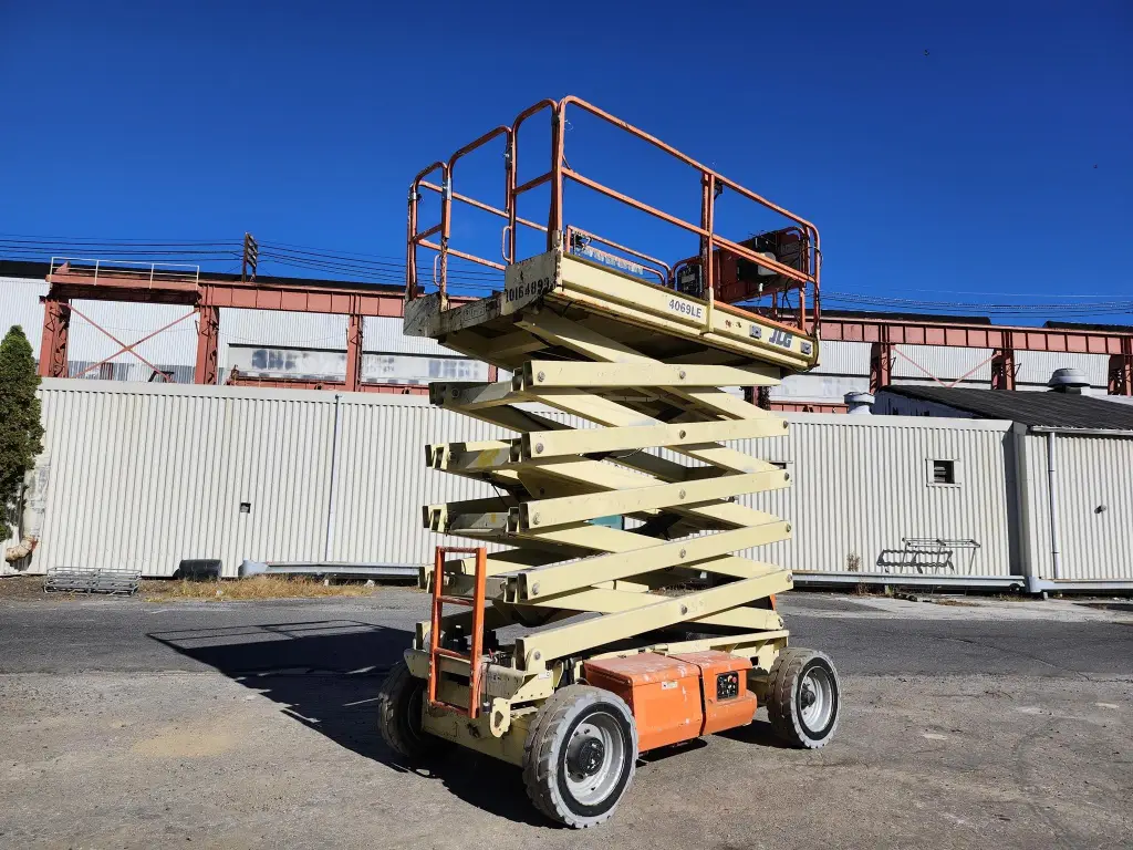 JLG scissor lift for sale in Cairo, JLG 4069LEs, 2013 model, located in Giza, the best site for selling trucks and heavy equipment in Egypt