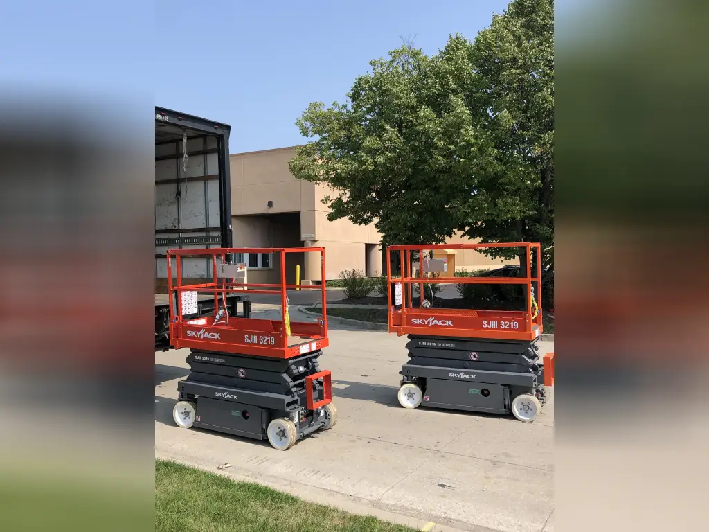 SKYJACK scissor lift for sale in Mansoura, SKYJACK 3219s, 2025 model, located in Mansoura, the best site for selling trucks and heavy equipment in Egypt
