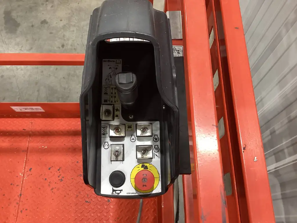 رافعة مقصية Skyjack للبيع في المنصورة, Skyjack SJ6832RTs موديل 2023 تواجد المنصورة, أفضل موقع لبيع الشاحنات والمعدات الثقيلة في مصر