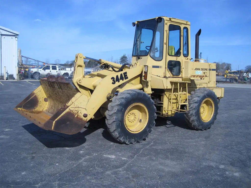 DEERE loader for sale in Asyut, DEERE 344E model 1989 located in Asyut, the best site for selling trucks and heavy equipment in Egypt