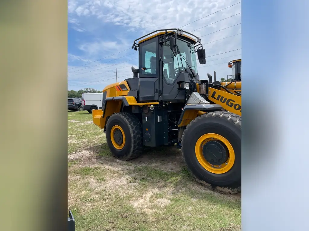 LuiGong loader for sale in Assiut, LuiGong 838H, 2022 model, located in Assiut. The best site for selling trucks and heavy equipment in Egypt.