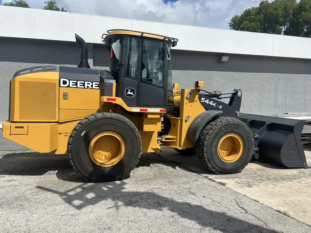 DEERE loader for sale in Asyut, DEERE 544K model 2017 located in Asyut, the best site for selling trucks and heavy equipment in Egypt