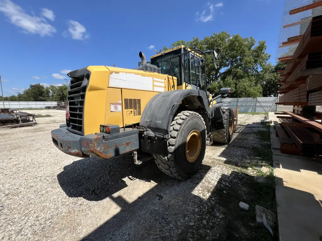 Komatsu loader for sale in Asyut, Komatsu WA-380-8s, 2016 model, located in Asyut, the best site for selling trucks and heavy equipment in Egypt