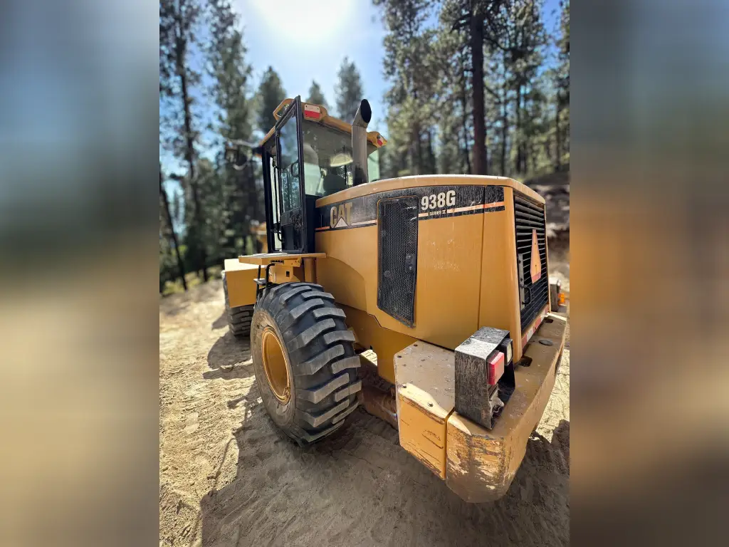 لودر CATERPILLAR للبيع في اسيوط, CATERPILLAR 938G موديل 2006 تواجد اسيوط, أفضل موقع لبيع الشاحنات والمعدات الثقيلة في مصر