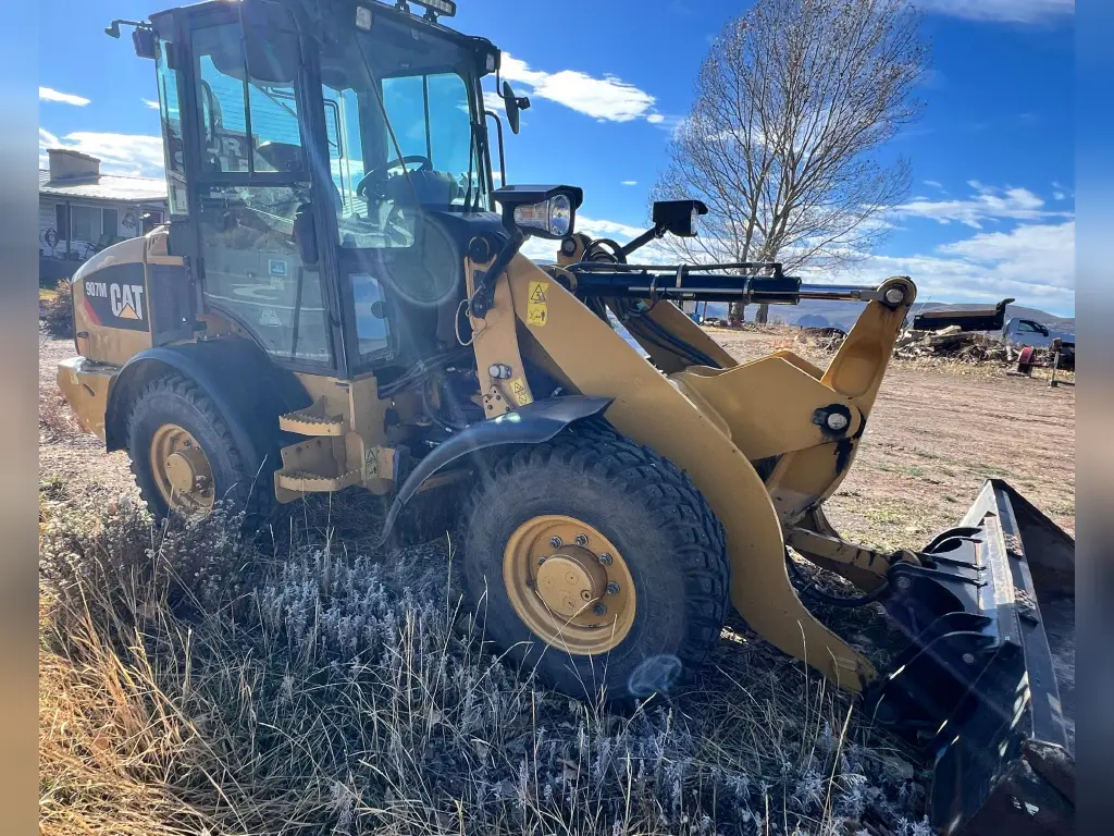 لودر CATERPILLAR للبيع في اسيوط, CATERPILLAR 907Ms موديل 2016 تواجد اسيوط, أفضل موقع لبيع الشاحنات والمعدات الثقيلة في مصر