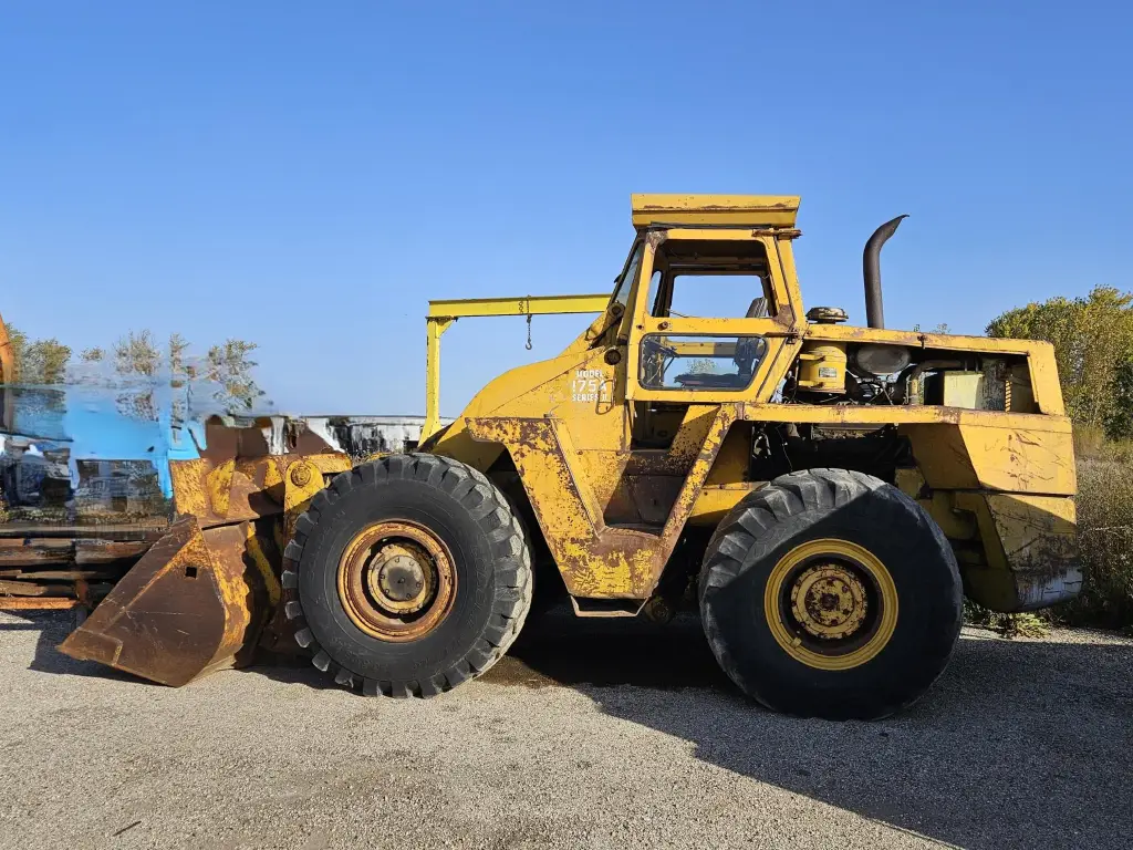 CLARK loader for sale in Assiut, CLARK 175DGMs model 1985 located in Assiut, the best site for selling trucks and heavy equipment in Egypt