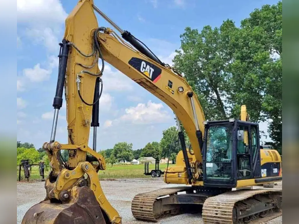 Caterpillar Excavator for sale in Asyut, Caterpillar 320DLs, 2008 model, located in Asyut. The best site for selling trucks and heavy equipment in Egypt