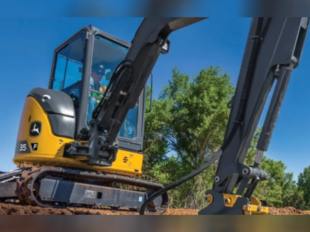Deere excavator for sale in Assiut, Deere 35 model 2025 available in Assiut, the best site for selling trucks and heavy equipment in Egypt