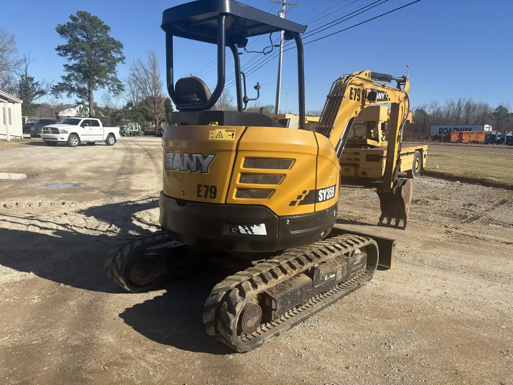 SANY excavator for sale in Cairo, SANY SY35s 2021 model located in Cairo, the best site for selling trucks and heavy equipment in Egypt