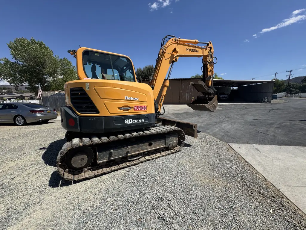 Hyundai excavator for sale in Cairo, Hyundai 80cr model 2018 located in Cairo, the best site for selling trucks and heavy equipment in Egypt