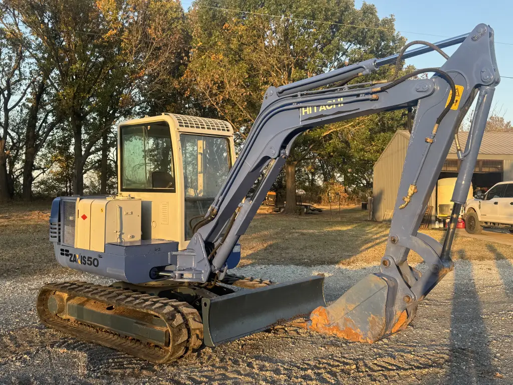 NAGANO Excavator for sale in Cairo, NAGANO NS45s model 2003, located in Cairo. The best site for selling trucks and heavy equipment in Egypt.
