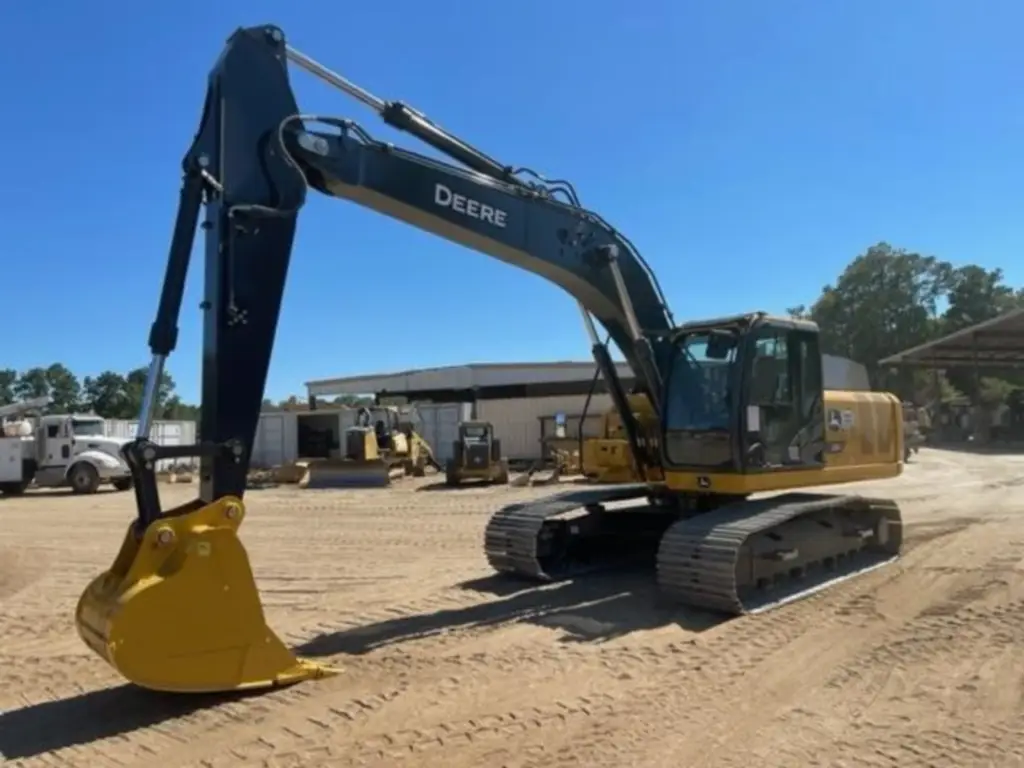 DEERE excavator for sale in Cairo, DEERE 210 model 2023 available in Cairo, the best site for selling trucks and heavy equipment in Egypt
