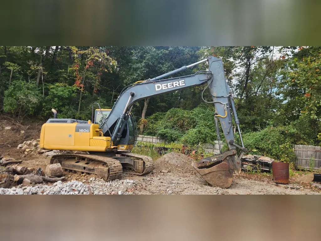 حفار DEERE للبيع في القاهرة, DEERE 160G موديل 2013 تواجد القاهرة, أفضل موقع لبيع الشاحنات والمعدات الثقيلة في مصر