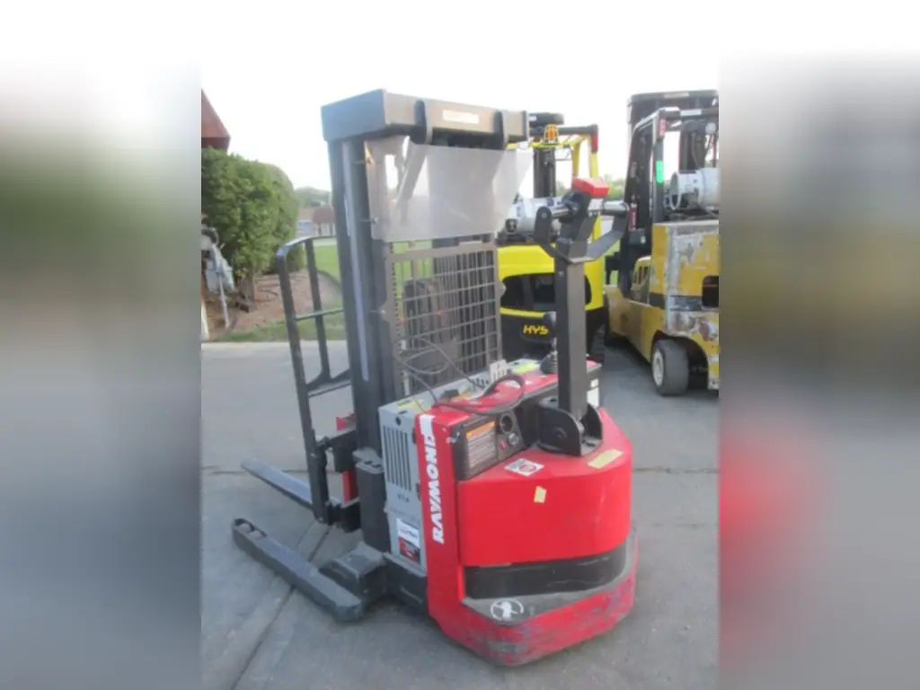 كلارك Raymond للبيع في القاهرة, Raymond RSS40 موديل 2014 تواجد القاهرة, أفضل موقع لبيع الشاحنات والمعدات الثقيلة في مصر