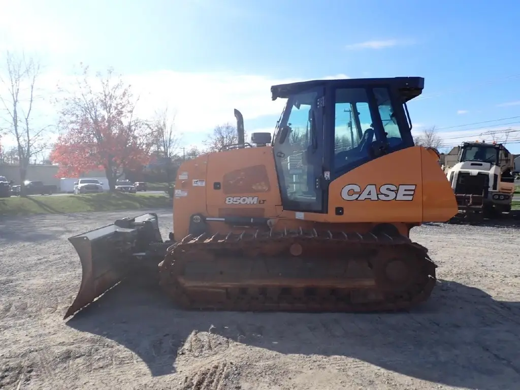 CASE bulldozer for sale in Cairo, CASE 850M model 2019 located in Cairo, the best site for selling trucks and heavy equipment in Egypt