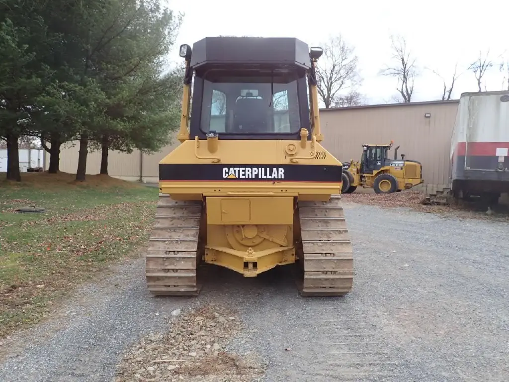 بلدوزر CATERPILLAR للبيع في القاهرة, CATERPILLAR D5M موديل 1998 تواجد القاهرة, أفضل موقع لبيع الشاحنات والمعدات الثقيلة في مصر