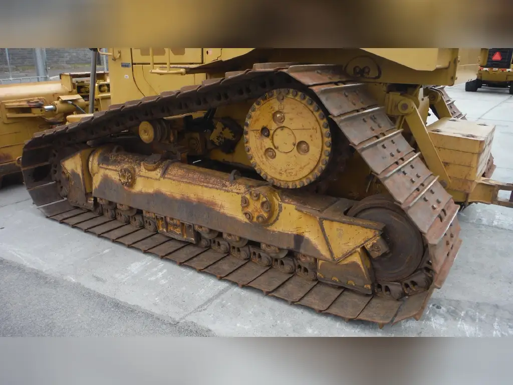 بلدوزر CATERPILLAR للبيع في القاهرة, CATERPILLAR D6T موديل 2014 تواجد القاهرة, أفضل موقع لبيع الشاحنات والمعدات الثقيلة في مصر
