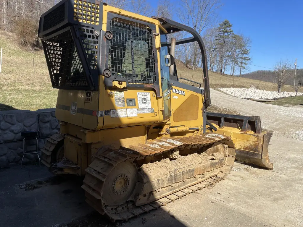 بلدوزر DEERE للبيع في الجيزة, DEERE 650H موديل 2000 تواجد الجيزة, أفضل موقع لبيع الشاحنات والمعدات الثقيلة في مصر