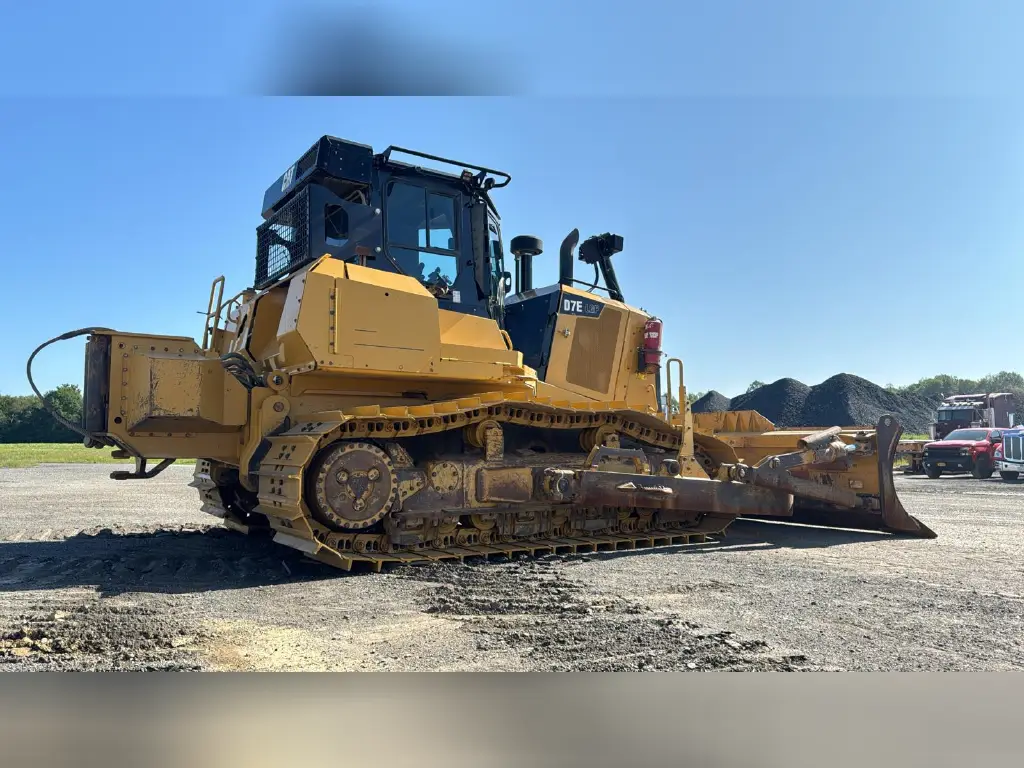 بلدوزر CATERPILLAR للبيع في الجيزة, CATERPILLAR D7E موديل 2016 تواجد الجيزة, أفضل موقع لبيع الشاحنات والمعدات الثقيلة في مصر