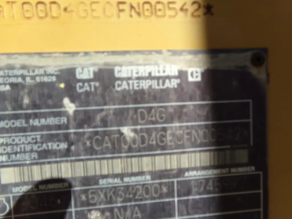 بلدوزر CATERPILLAR للبيع في الجيزة, CATERPILLAR D4G موديل 2016 تواجد الجيزة, أفضل موقع لبيع الشاحنات والمعدات الثقيلة في مصر