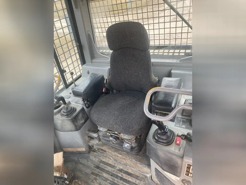 بلدوزر Caterpillar للبيع في الجيزة, Caterpillar D4G موديل 2019 تواجد الجيزة, أفضل موقع لبيع الشاحنات والمعدات الثقيلة في مصر