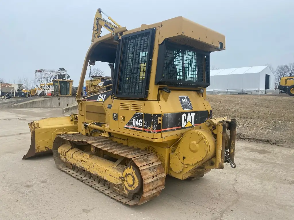 بلدوزر Caterpillar للبيع في الجيزة, Caterpillar D4G موديل 2019 تواجد الجيزة, أفضل موقع لبيع الشاحنات والمعدات الثقيلة في مصر