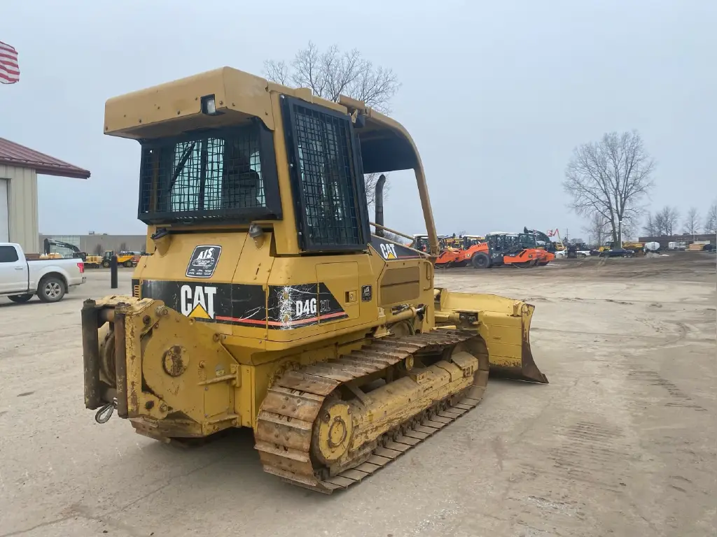 Caterpillar bulldozer for sale in Giza, Caterpillar D4G, 2019 model, located in Giza, the best site for selling trucks and heavy equipment in Egypt