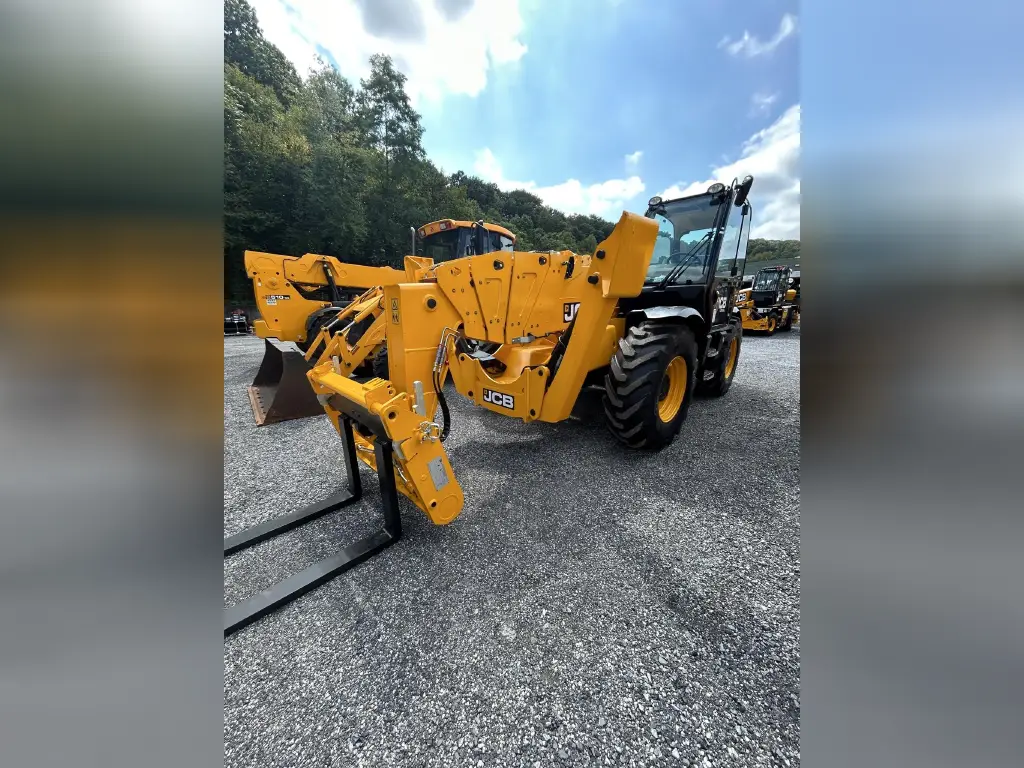 JCB telehandler for sale in Cairo, JCB 508 model 2024 available in Cairo, the best site for selling trucks and heavy equipment in Egypt.