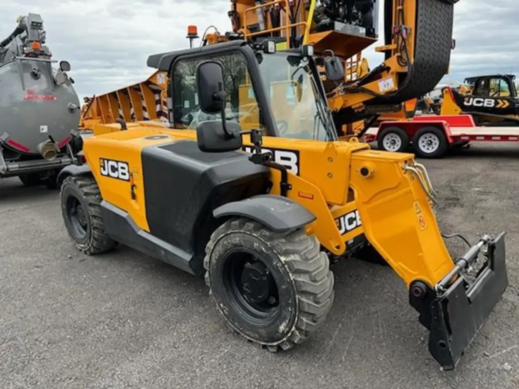 JCB telehandler for sale in Cairo, JCB 505 model 2024 available in Cairo, the best site for selling trucks and heavy equipment in Egypt.