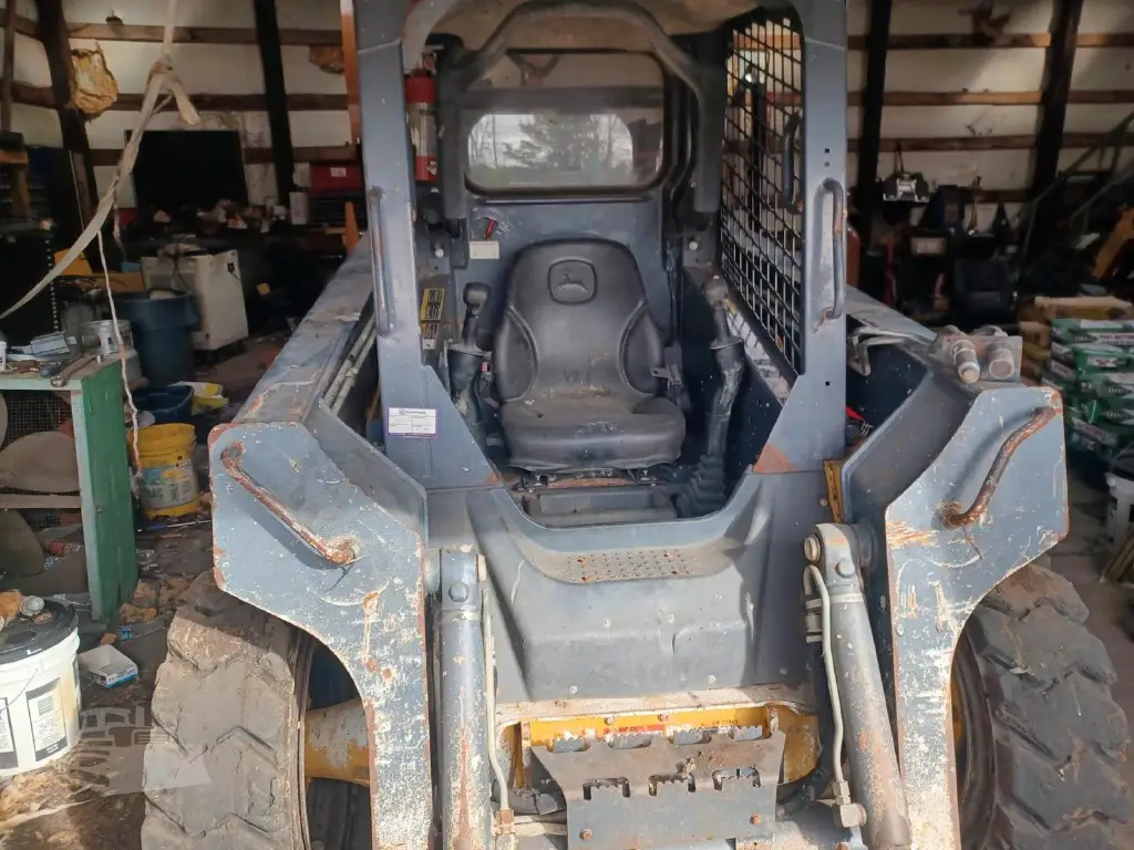 بوبكات,سكيد لودر Deere للبيع في المنصورة, Deere 320Ds موديل 2015 تواجد المنصورة, أفضل موقع لبيع الشاحنات والمعدات الثقيلة في مصر