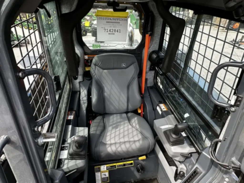 Skid Loader 335, Bobcat for sale in Mansoura, Deere 335 model 2025, located in Mansoura, the best site for selling trucks and heavy equipment in Egypt