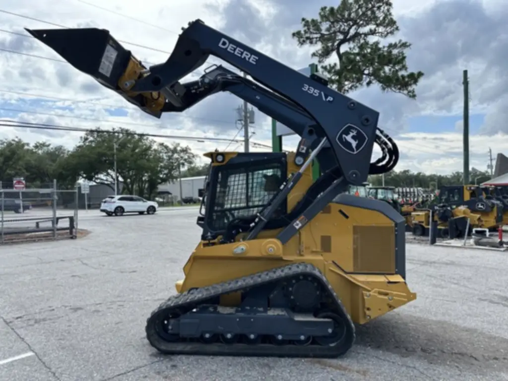 Skid Loader 335, Bobcat for sale in Mansoura, Deere 335 model 2025, located in Mansoura, the best site for selling trucks and heavy equipment in Egypt