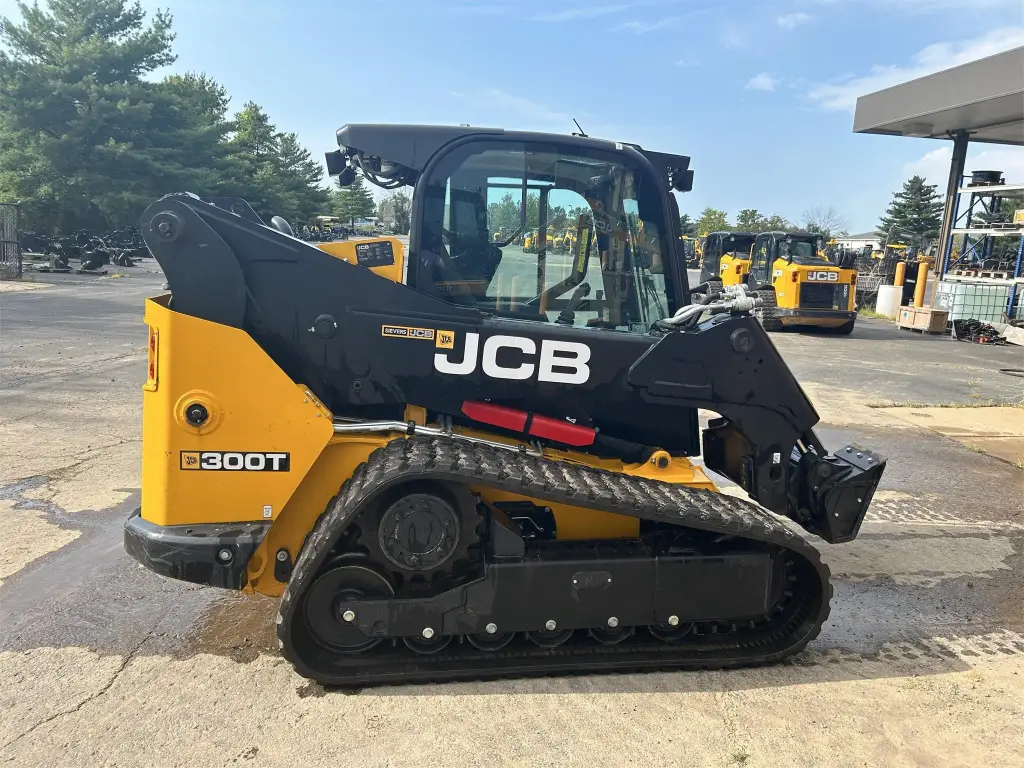 JCB skid loader, Bobcat for sale in Mansoura, JCB 300Ts model 2023 available in Mansoura, the best site for selling trucks and heavy equipment in Egypt