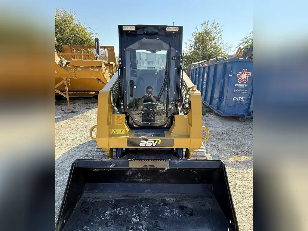 ASV skid loader, Bobcat, for sale in Mansoura, ASV RT65 model 2025 available in Mansoura, the best site for selling trucks and heavy equipment in Egypt